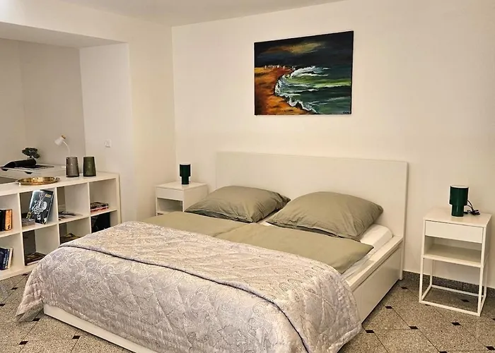 City-apartment In Altbauvilla